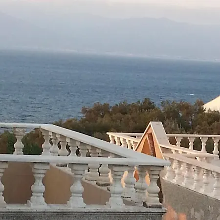 Havuzlu Bahceli Yazlik בית הארחה *