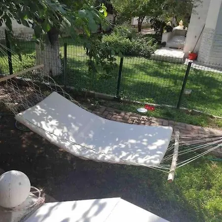Havuzlu Bahceli Yazlik בית הארחה